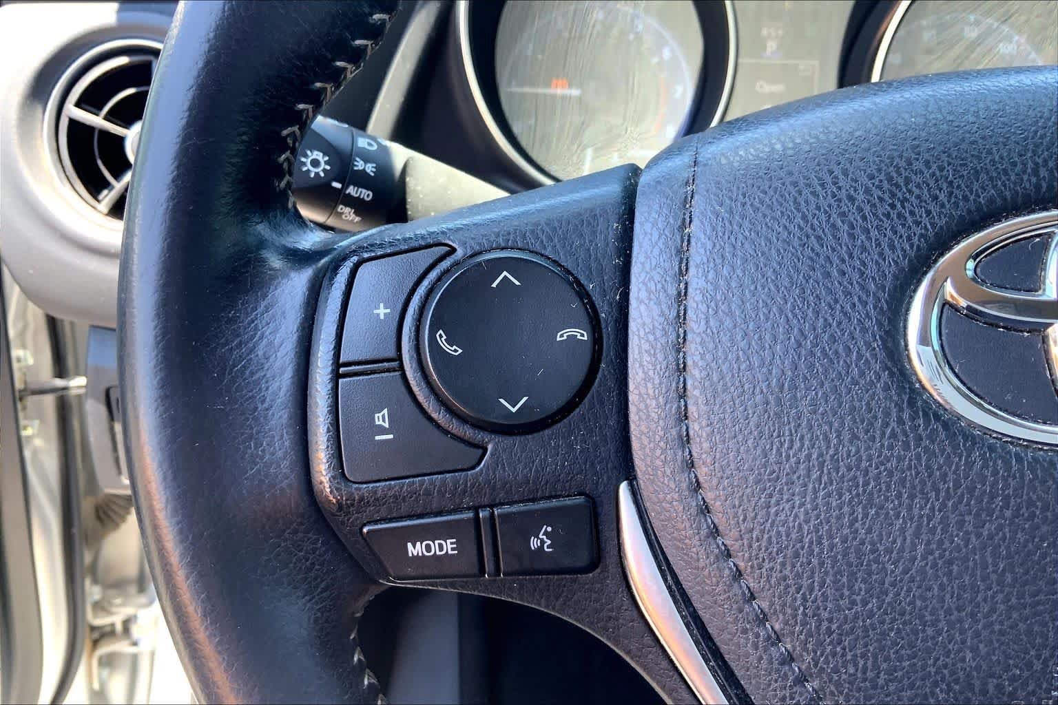 Used 2018 Classic Silver Metallic Toyota  image 24