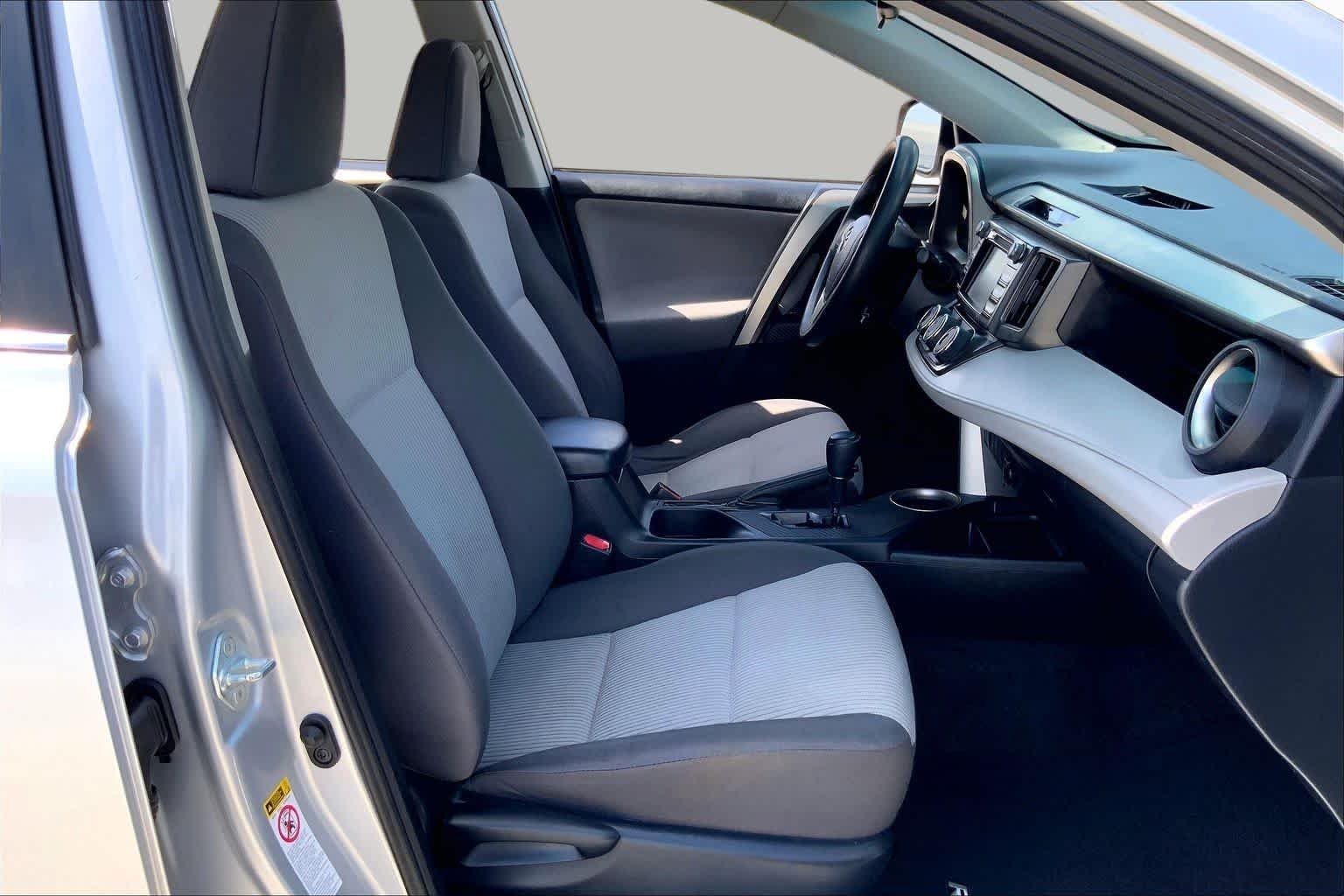 Used 2015 Classic Silver Metallic Toyota LE image 9