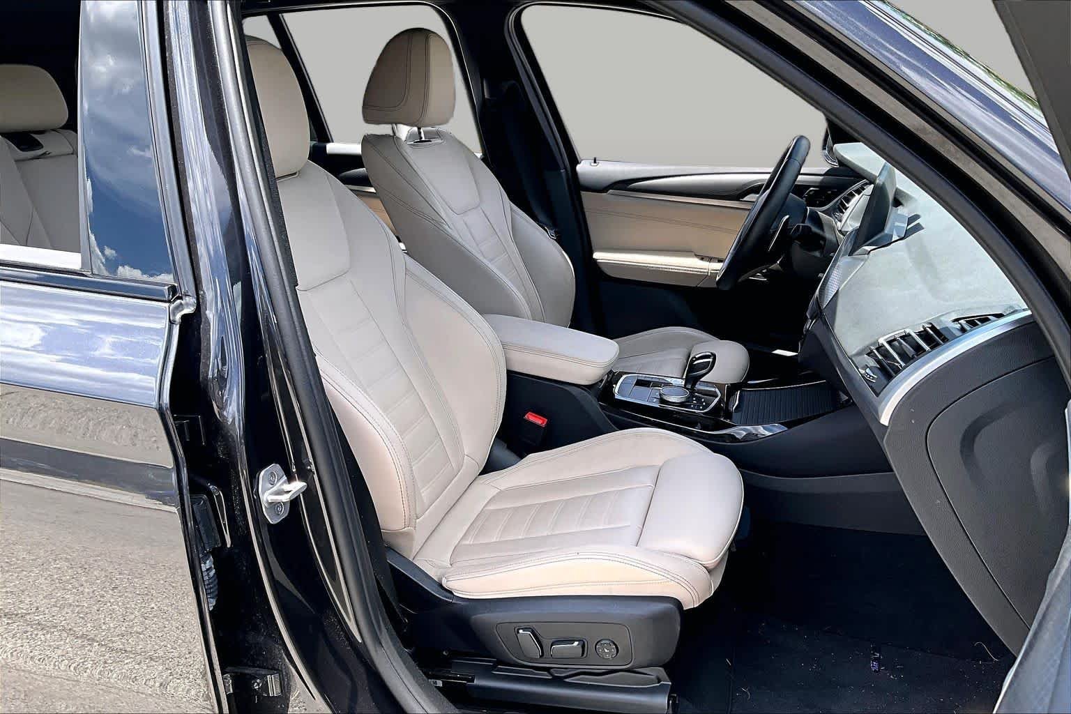 Used 2024 Dark Graphite Metallic BMW sDrive30i image 8