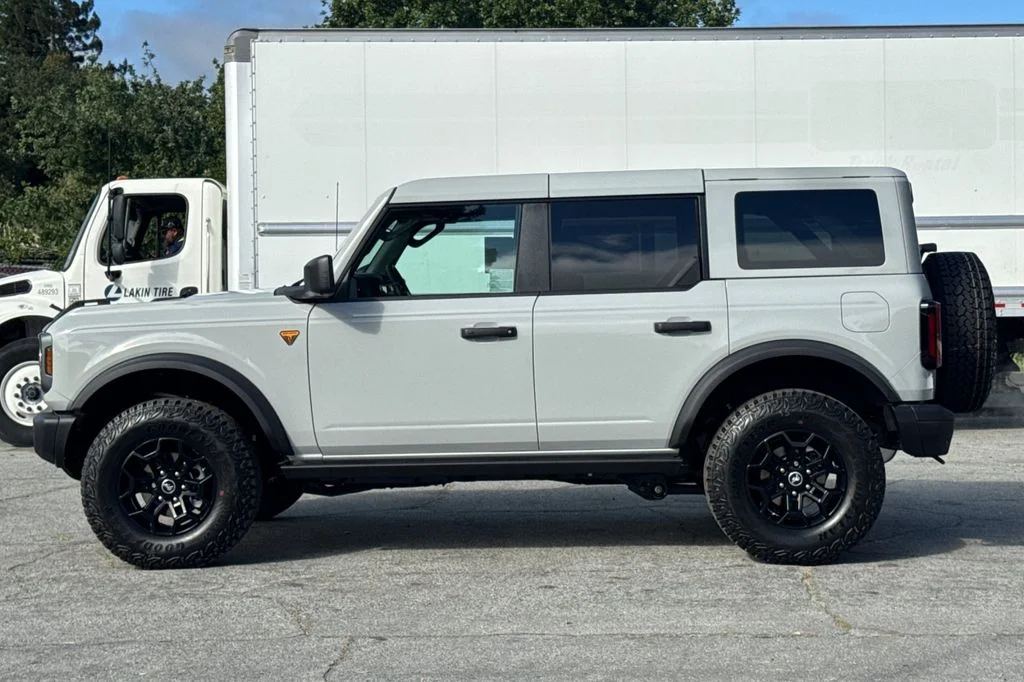 New 2026 Oxford White Ford Badlands® image 7