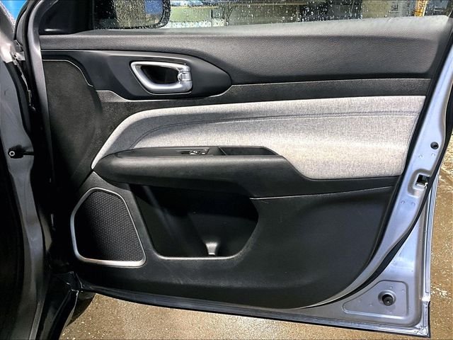 Used 2024 Silver Jeep Latitude image 19