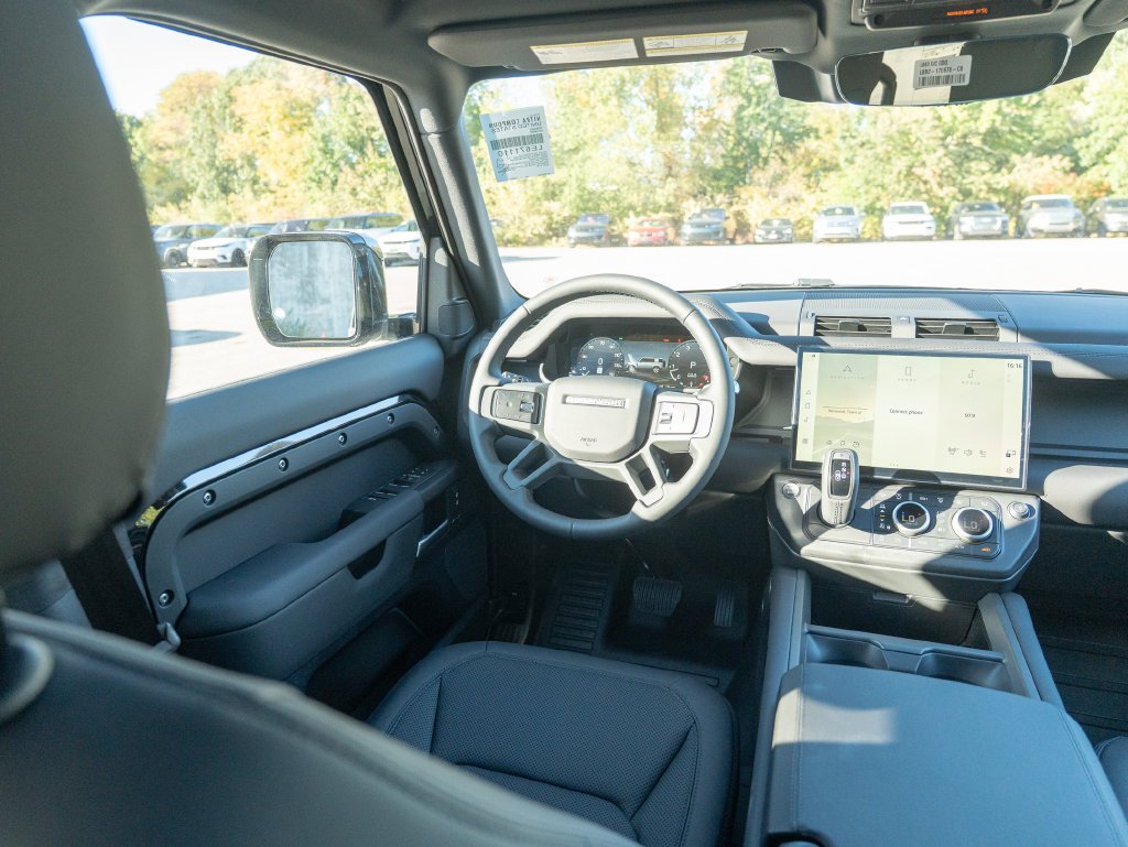 New 2026 Santorini Black Land Rover S image 18