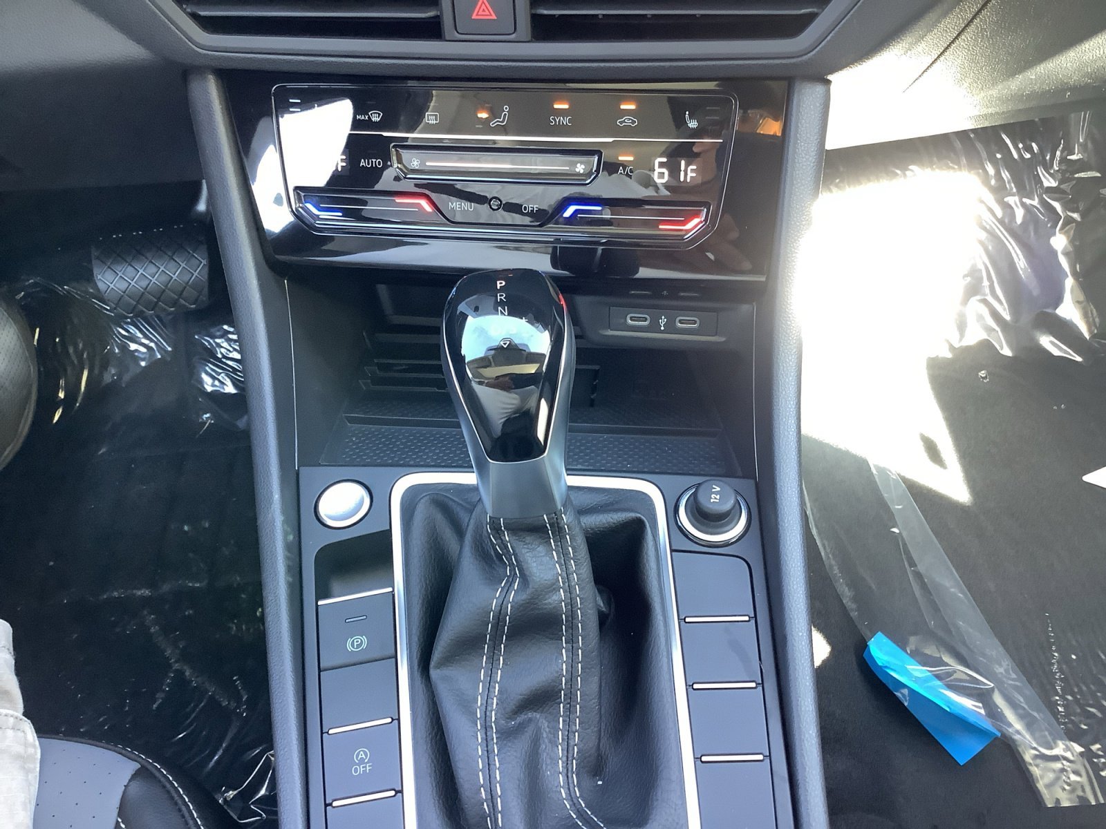 New 2026 PLATINUM GRAY M Volkswagen SE image 16