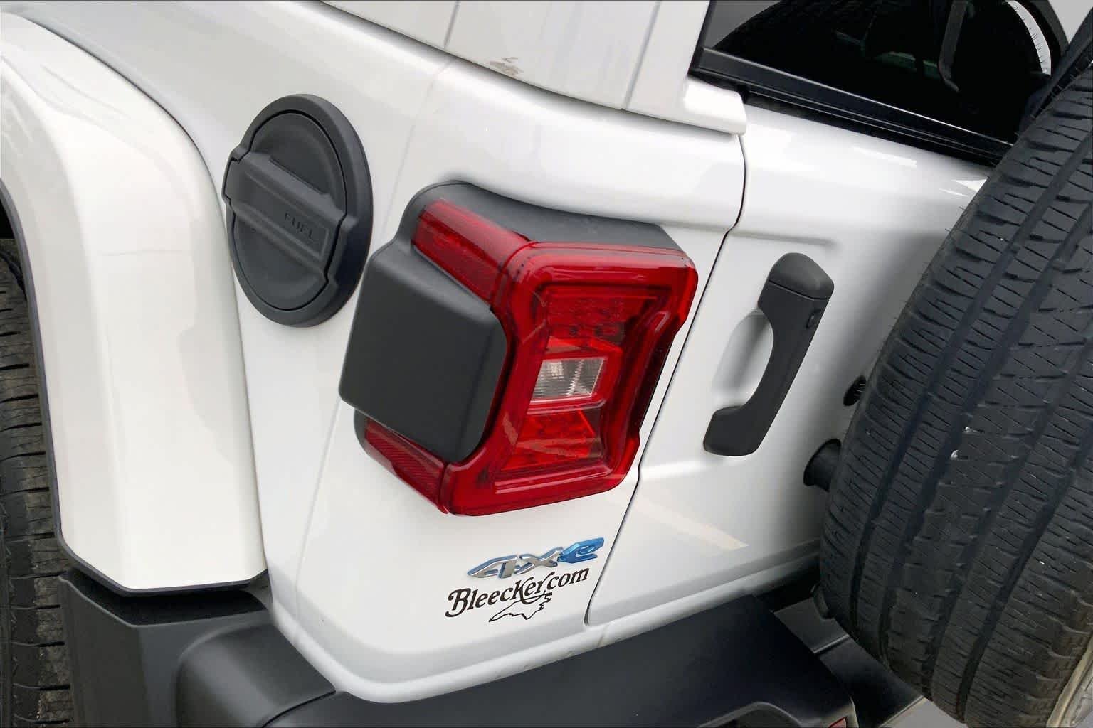 Used 2023 Bright White Clearcoat Jeep Sahara image 24