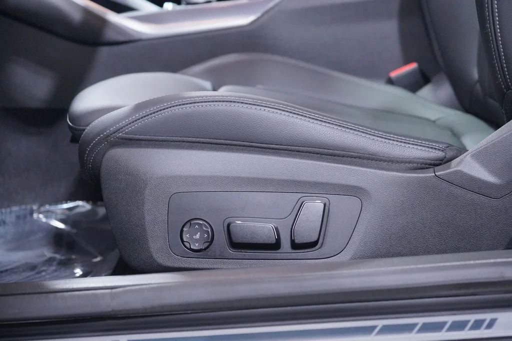 Used 2025 Thundernight Metallic BMW M240i image 8