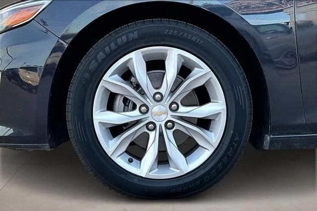 Used 2023 Gray Chevrolet LT image 33