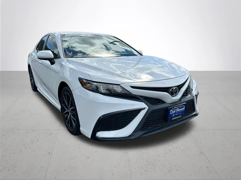 Used 2021 White Toyota SE image 5