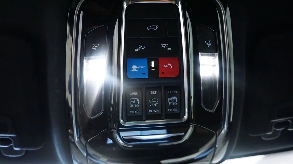 Used 2022 Silver Jeep Summit image 30