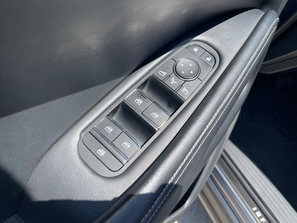 Used 2023 Blue INFINITI Sensory image 11