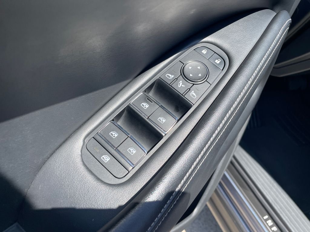 Used 2023 Blue INFINITI Sensory image 11