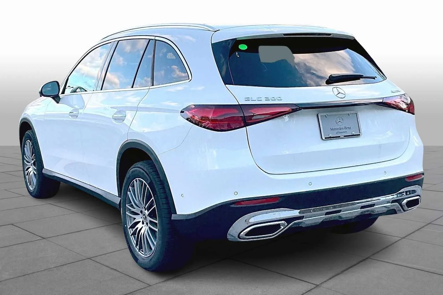 New 2026 Polar White Mercedes-Benz GLC 300 image 4