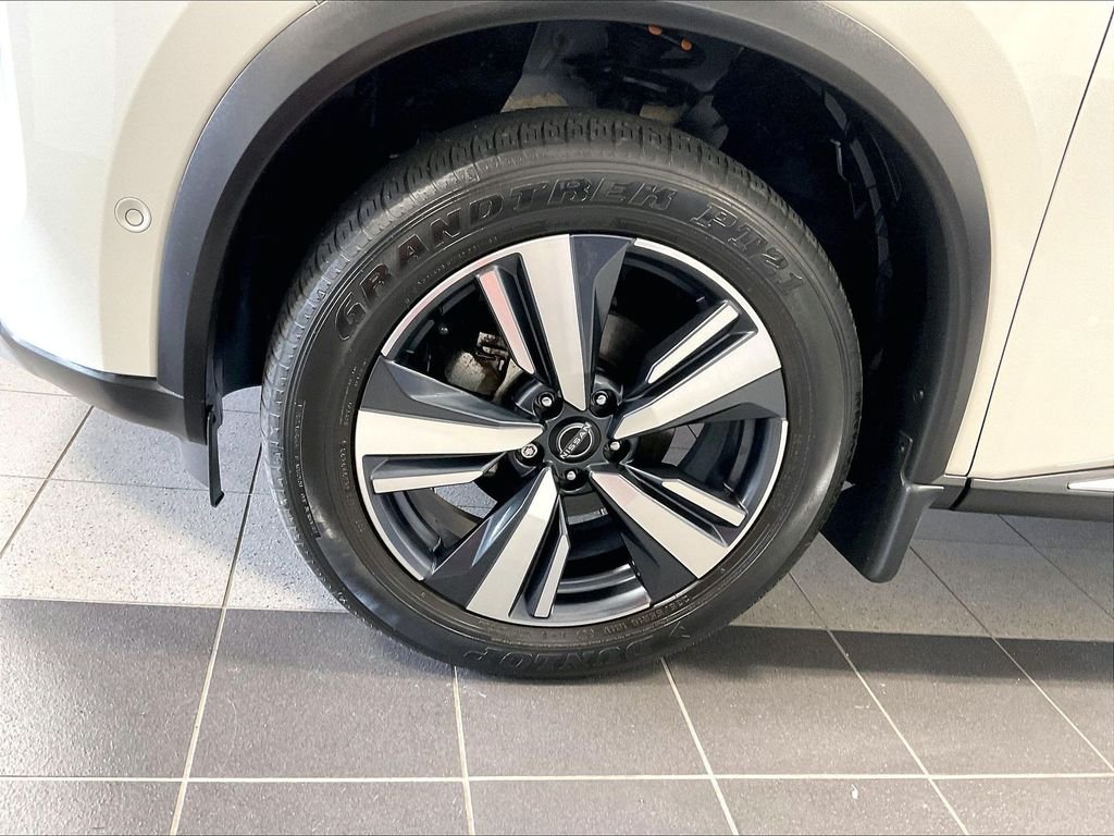 Used 2023 White Nissan Platinum image 7