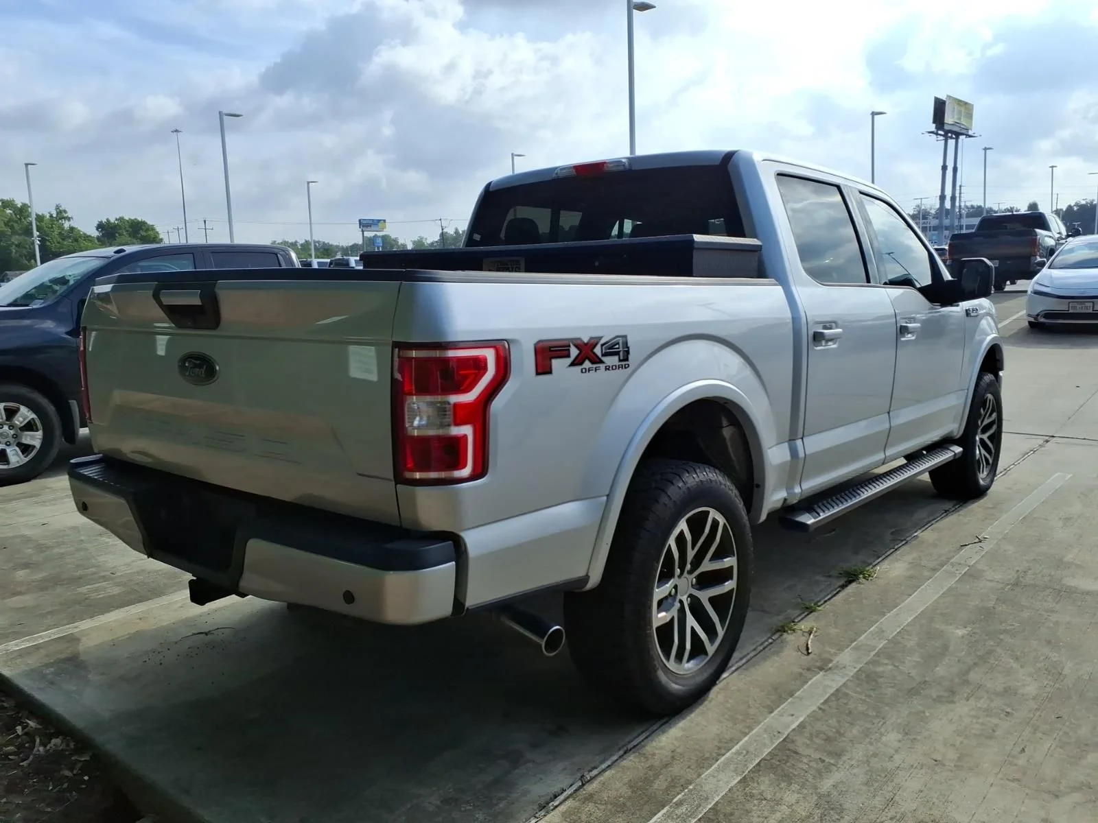 Used 2018 Silver Ford XLT image 8