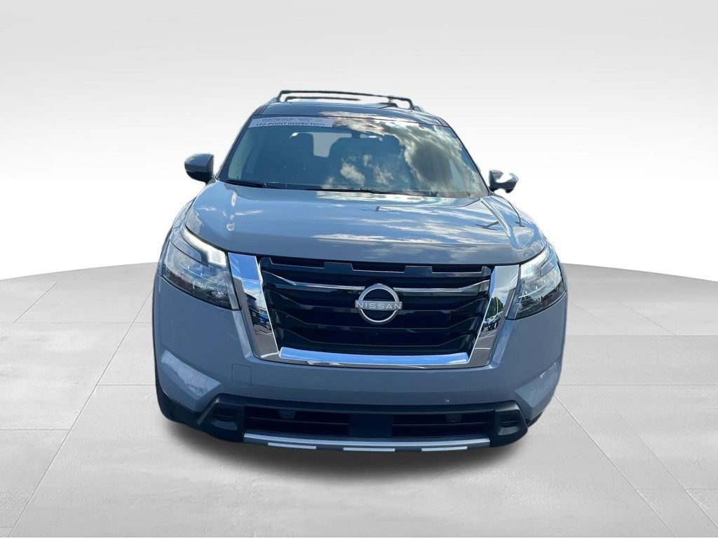 Used 2025 Gray Nissan Platinum image 8
