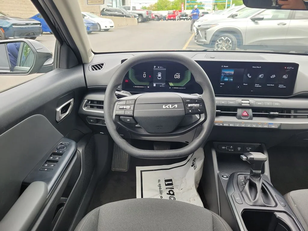 2025 Kia K4 LXS - Photo 13