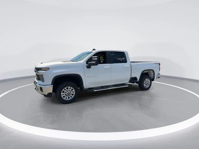 Used 2025 White Chevrolet LT image 4