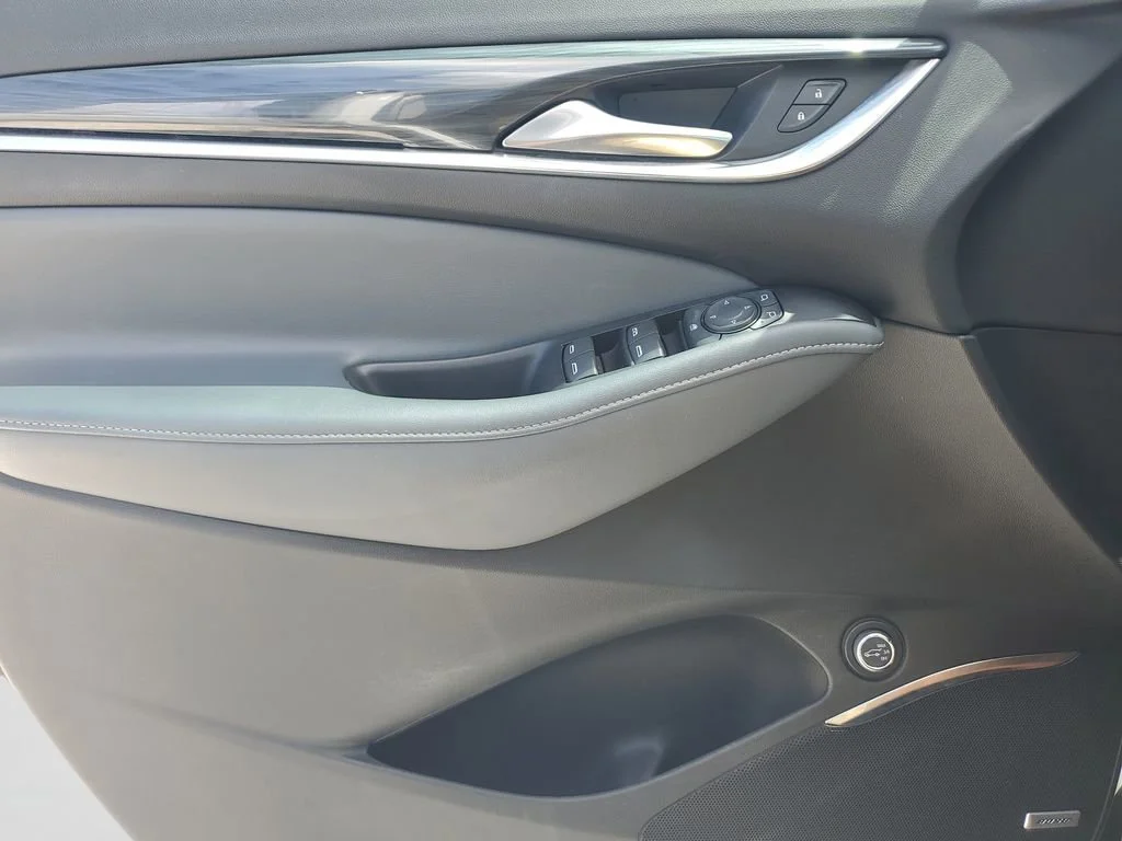 Used 2021 (Includes Satin Nickel lower exterior accent color.) Buick Essence image 19