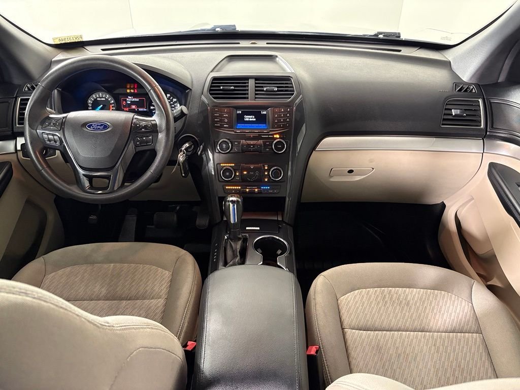 Used 2018 Silver Ford Base image 31