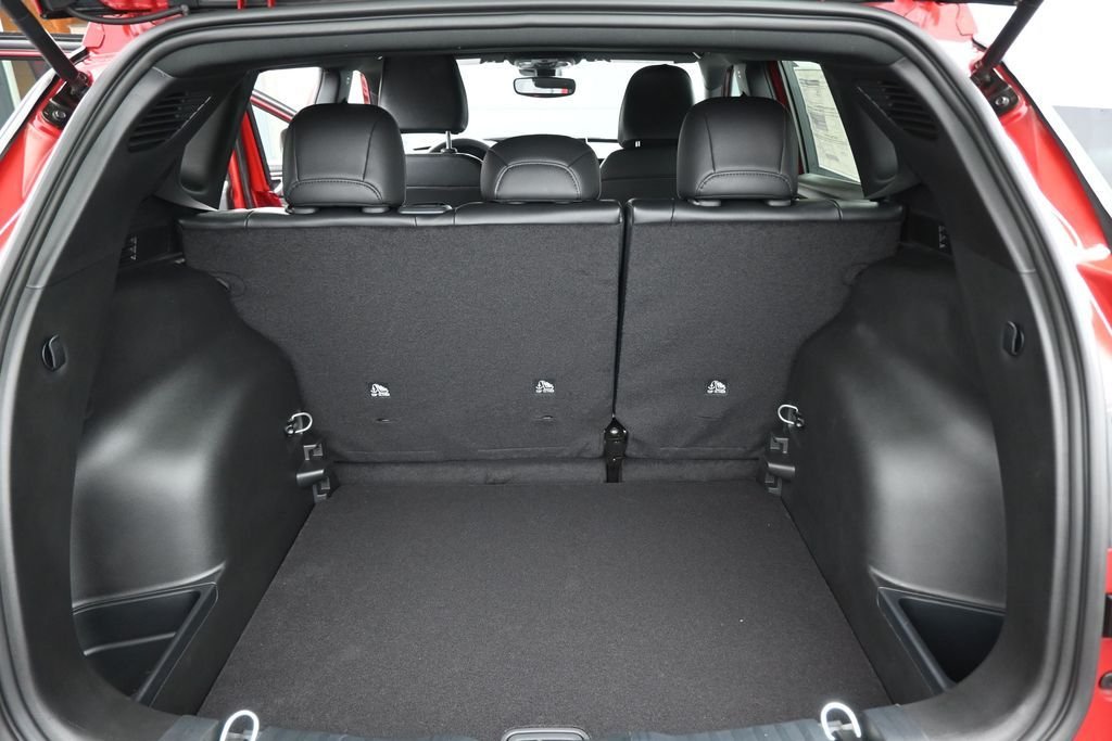 New 2026 Red Hot Pearlcoat Jeep Latitude image 23