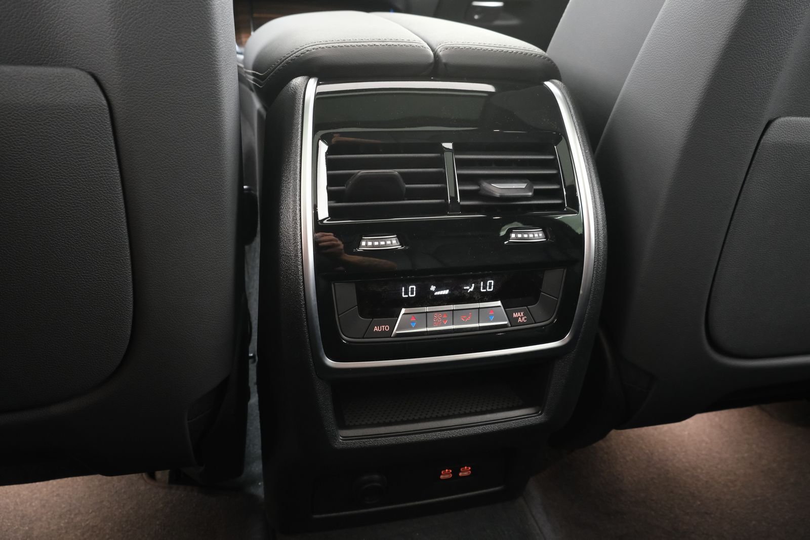 New 2026 Black Sapphire Metallic BMW xDrive40i image 58