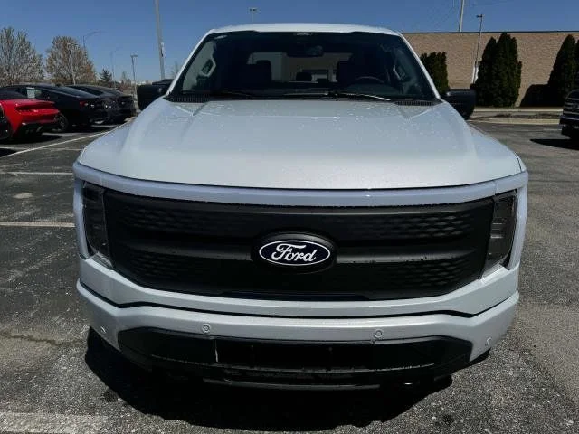 2025 Ford F-150 Lightning Flash - Photo 10