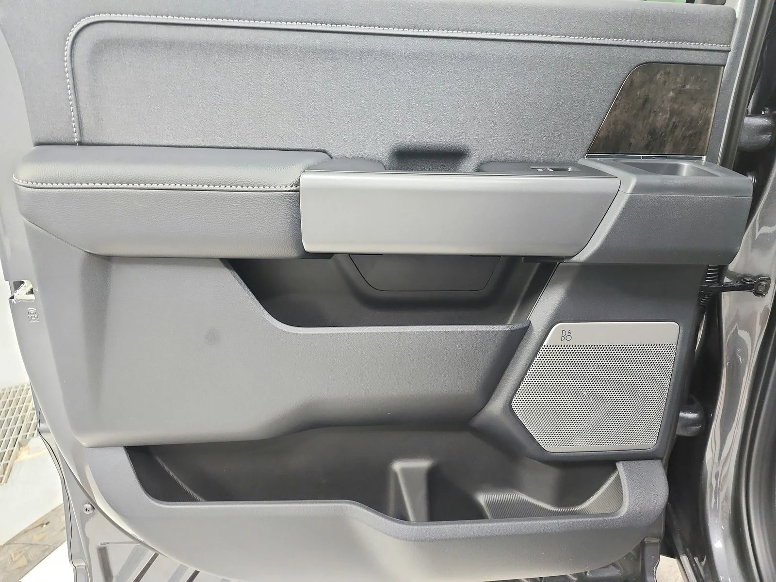 New 2026 Carbonized Gray Metallic Ford F-250® Lariat® image 40