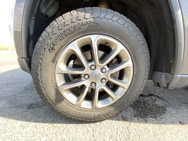 Used 2015 Gray Jeep Limited image 10