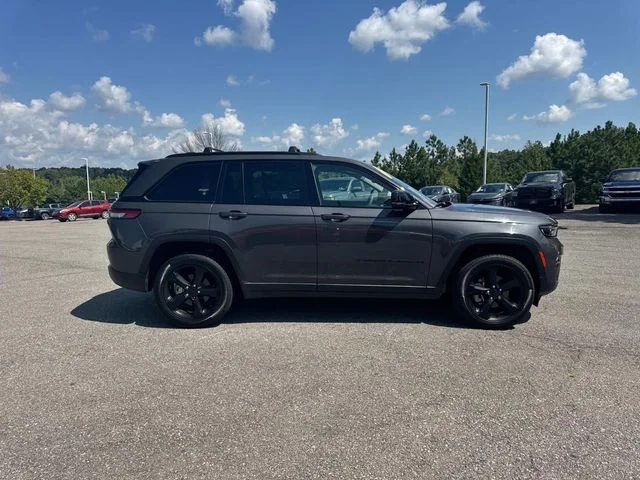 Used 2023 Gray Jeep Limited image 3