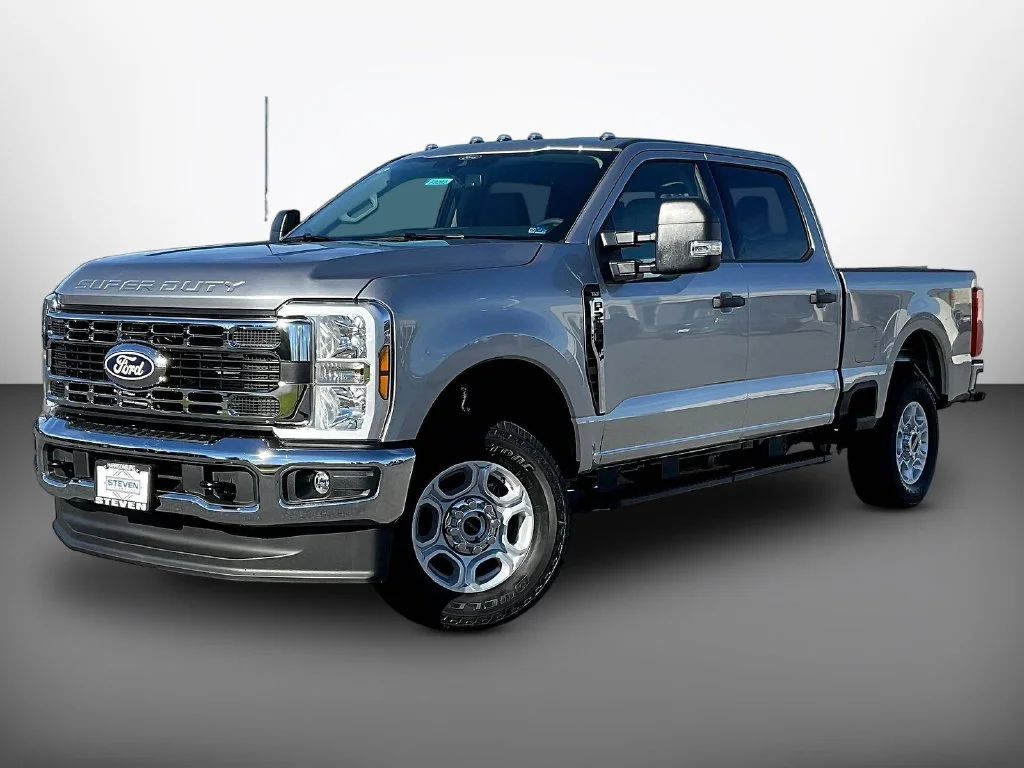 New 2027 Iconic Silver Metallic Ford F-250® XLT image 2