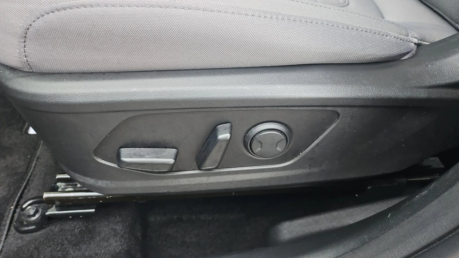 Used 2023 Black Hyundai SEL image 12