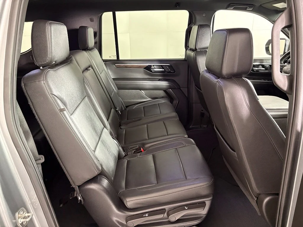 Used 2025 Gray Chevrolet Z71 image 46