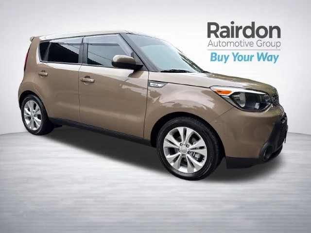 Used 2015 Latte Brown Kia Plus image 1
