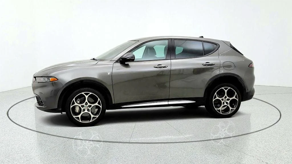 Used 2024 Grigio Ascari Metallic Alfa Romeo Ti EAWD w/ Active Assist Package & Premium Interior image 8