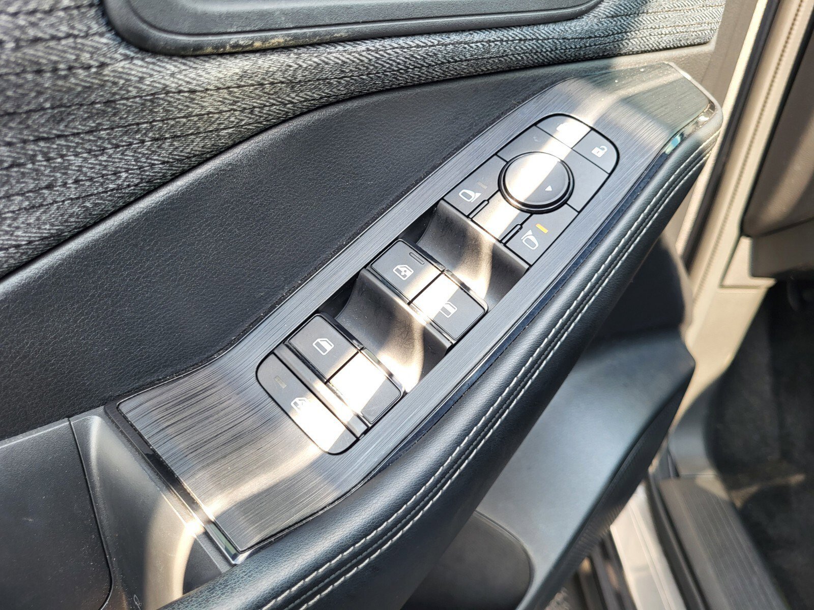 Used 2023 Gun Metallic Nissan SV image 19