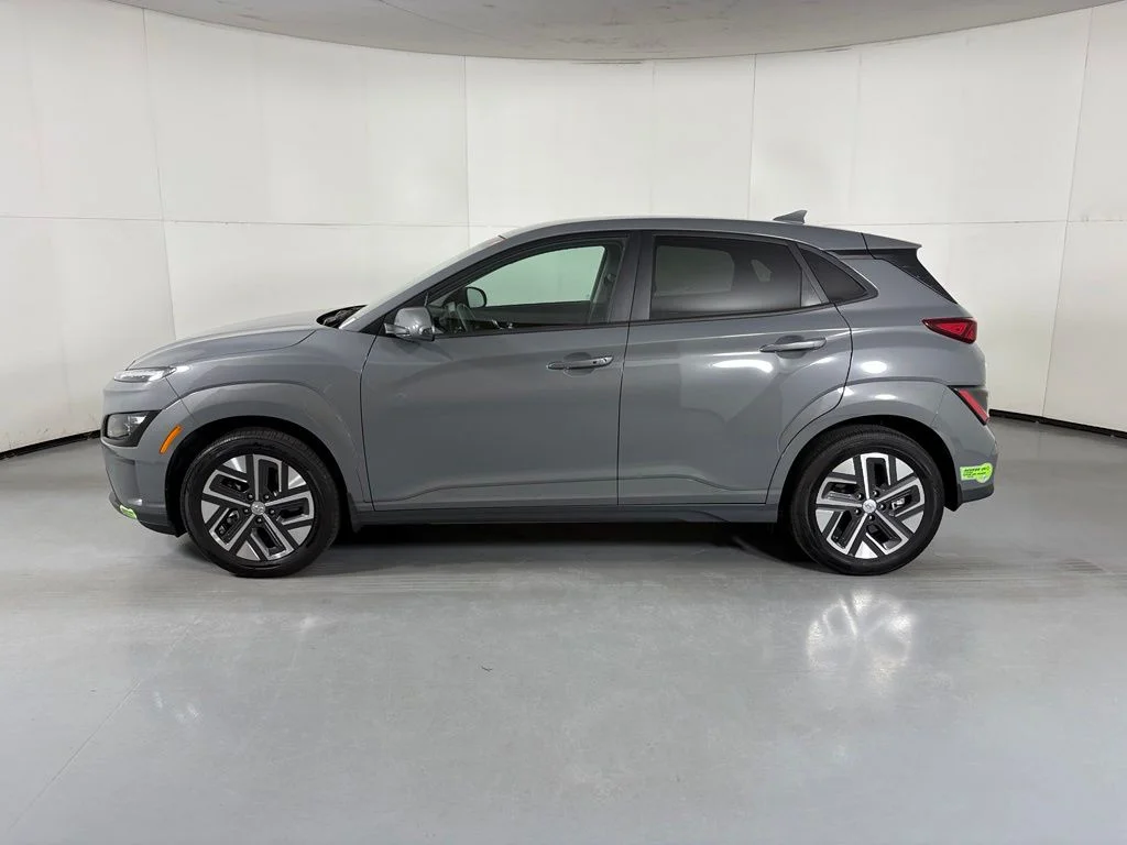 Used 2023 Galactic Gray Hyundai SE image 5
