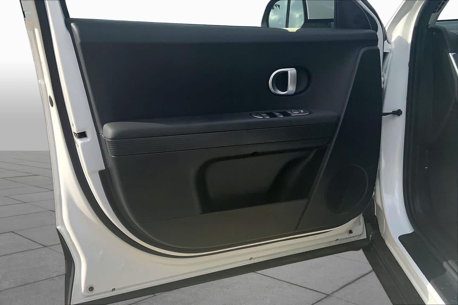 Used 2024 Atlas White Hyundai SEL image 21