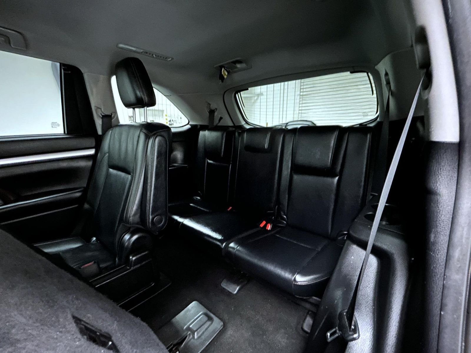 Used 2019 Silver Toyota XLE image 19