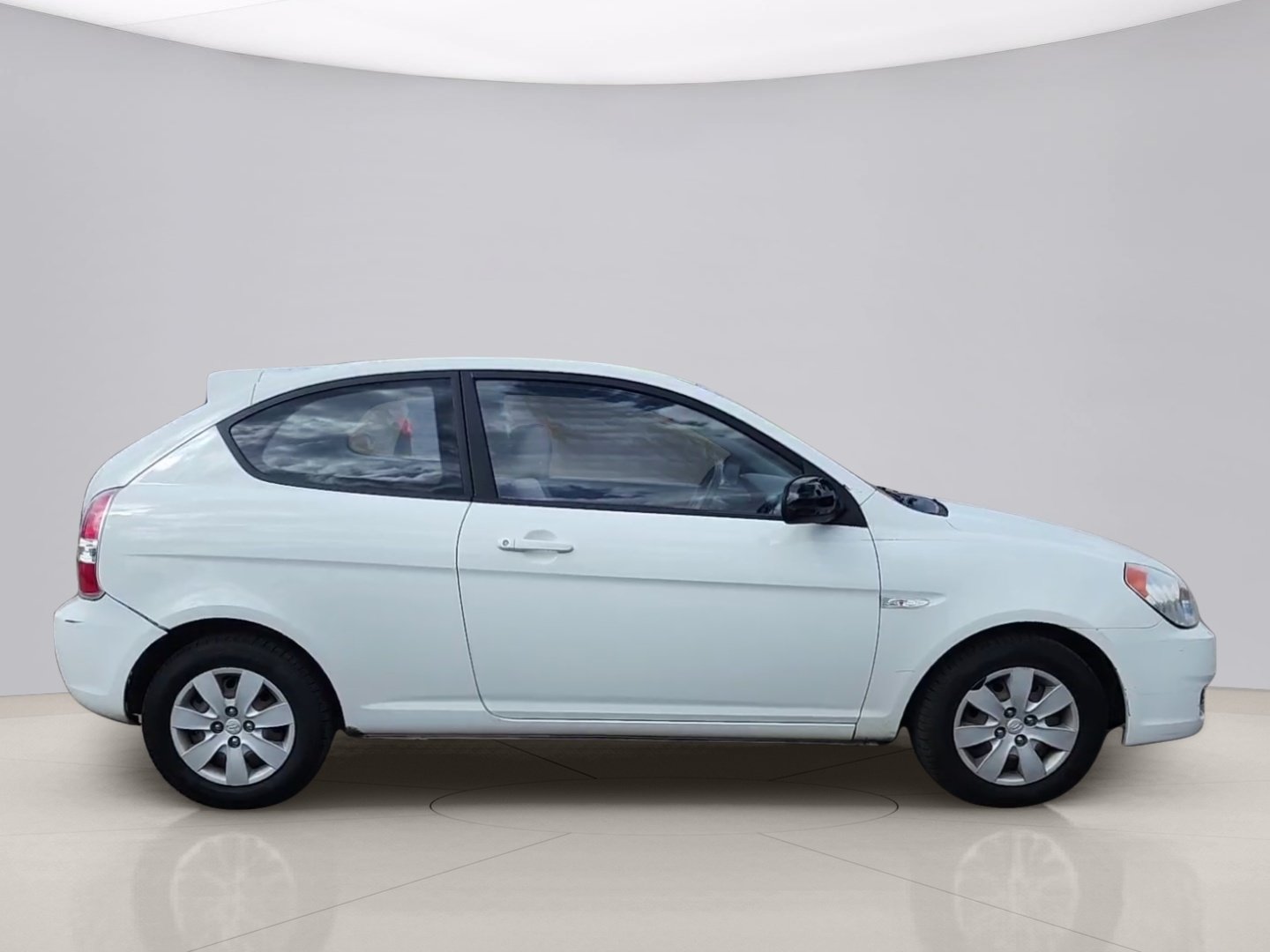 2010 Hyundai Accent GS - Photo 6