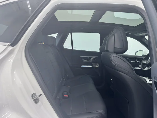 New 2026 Polar White Mercedes-Benz GLC 300 image 19