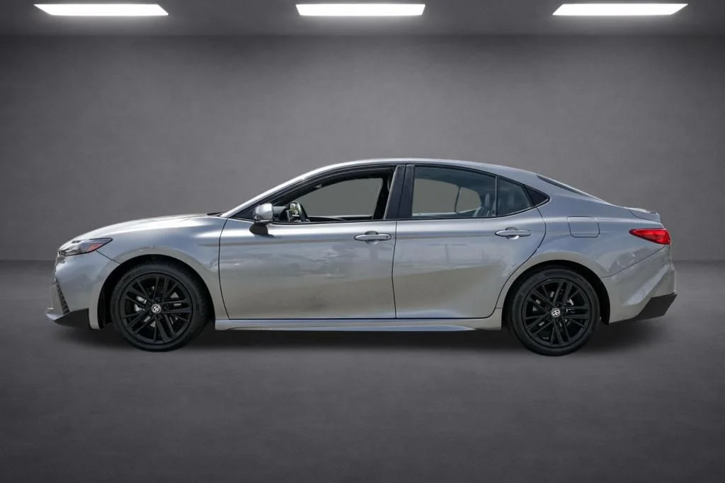 Used 2025  Toyota SE image 7