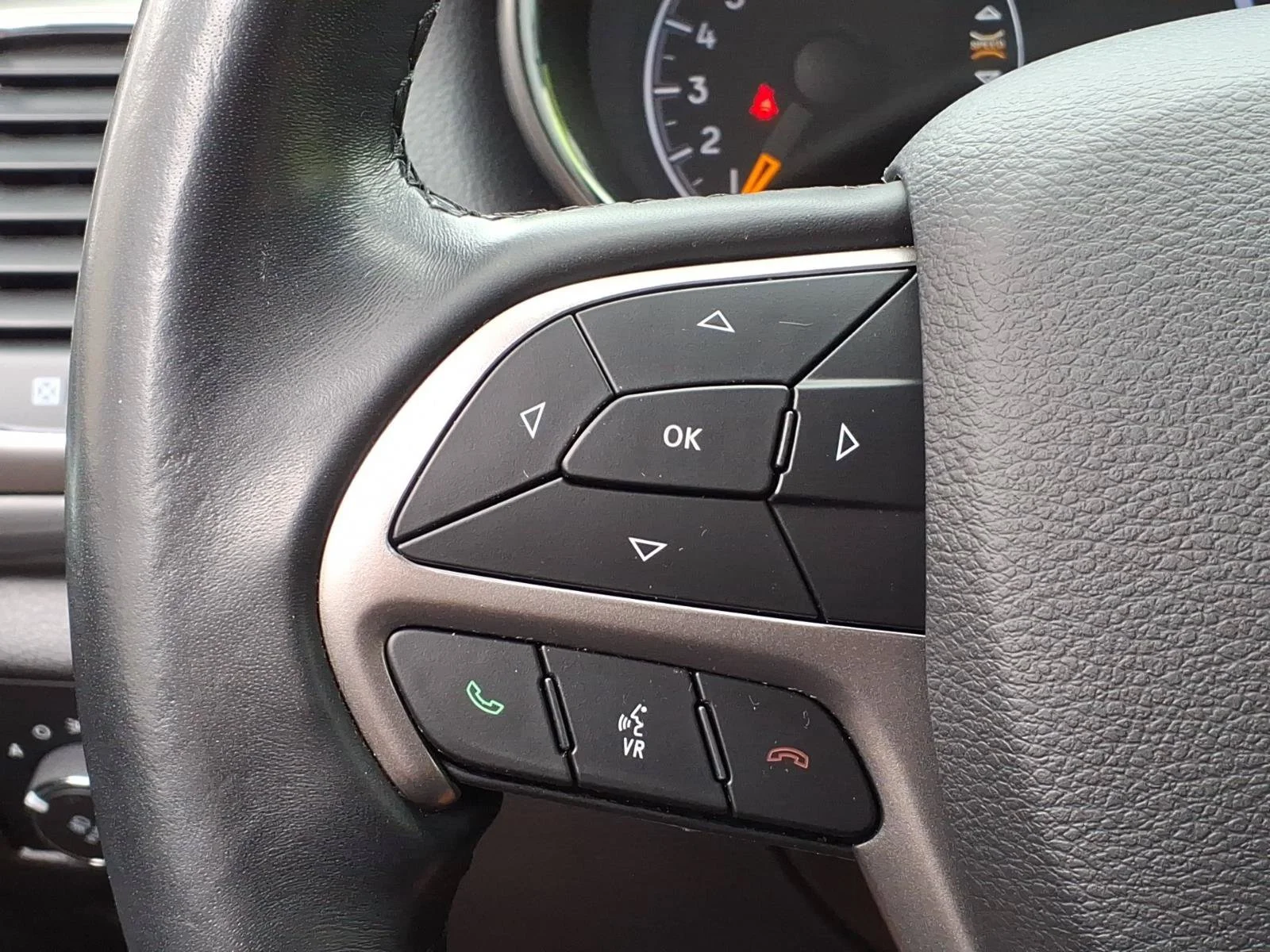 Used 2021 Granite Crystal Metallic Clearcoat Jeep Laredo E image 28