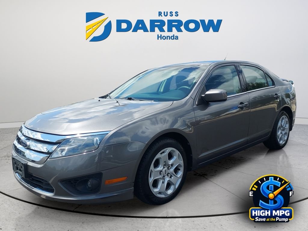 Used 2010 Gray Ford SE image 1