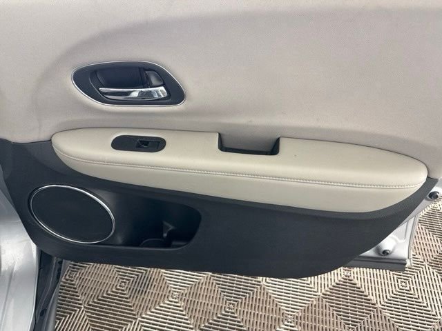 Used 2018 Silver Honda EX image 23