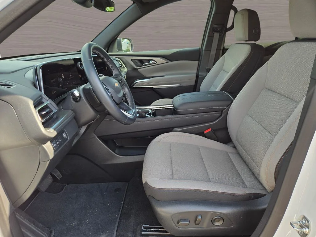 Used 2026 White Chevrolet LT image 25