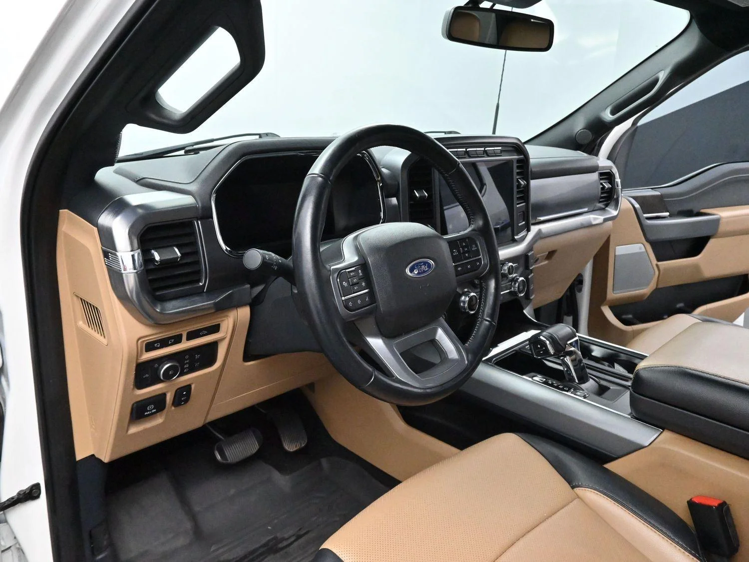 Used 2022 Star White Metallic Tri-Coat Ford LARIAT image 16