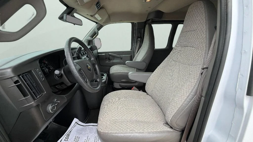 Used 2025 Summit White Chevrolet 1LT image 17