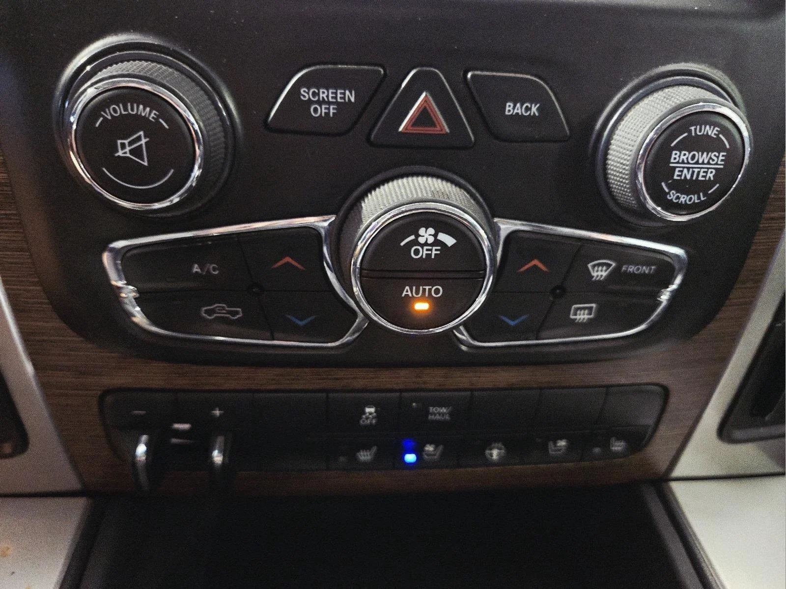 Used 2016 Bright White Clearcoat Ram Laramie image 33