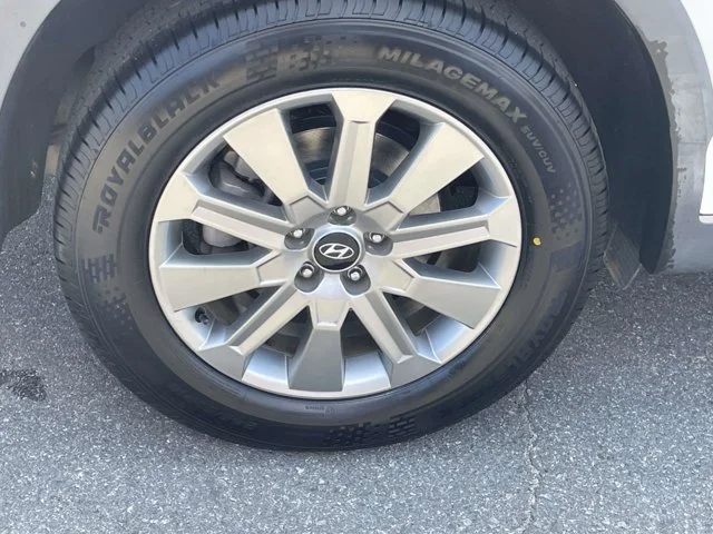 Used 2023 White Hyundai SEL image 7