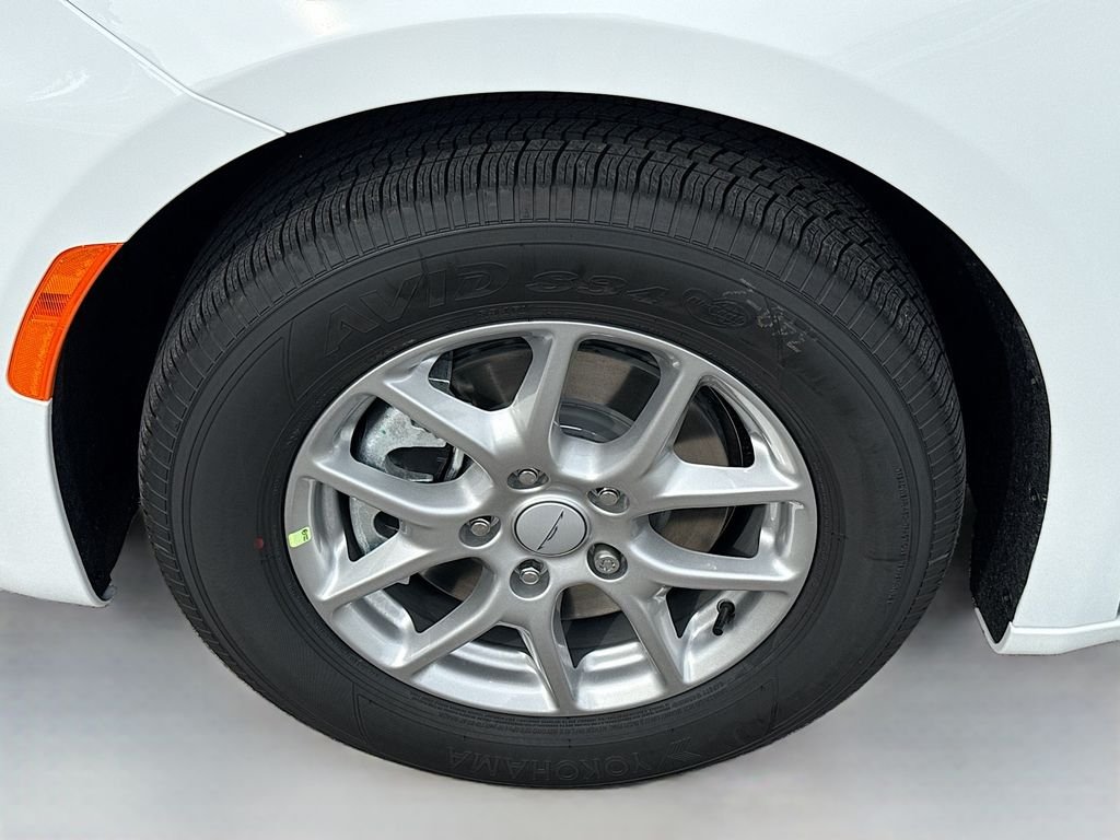 New 2027 Bright White Clear-Coat Exterior Paint Chrysler Select image 9