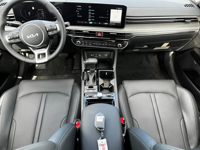 2025 Kia K5 EX - Photo 9